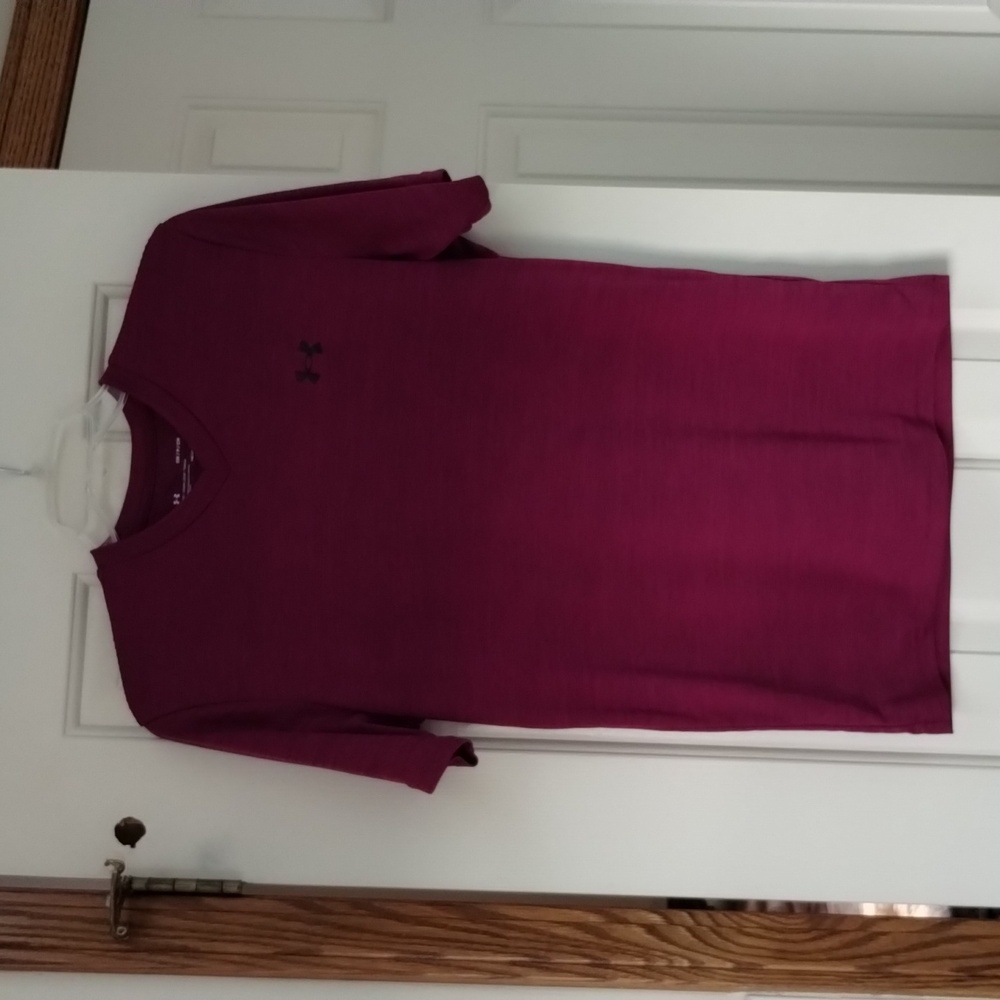 Men's Under Armour Heat Gear short sleeve tee, like new!